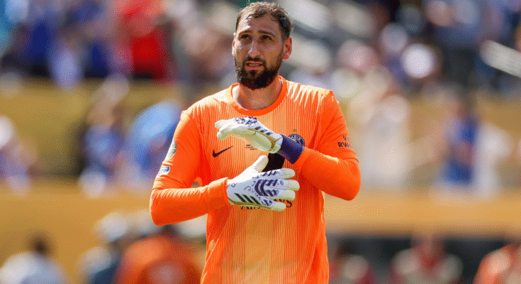Gianluigi Donnarumma murtaa hiljaisuuden PSG: n poistumisen huhuista, kun Luis Enrique etsii "maalivahdin eri profiilia"