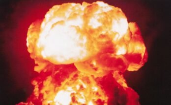 Atomipommin historia ja fysiikka