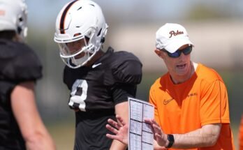 Miksi Mike Gundy Oklahoman osavaltion jalkapallo palkkasi valmentajan QB Kevin Johnsin