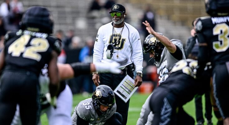 Deion Sanders poikansa Sheder Sanders -sivustolla alkaen Cleveland Brownsista