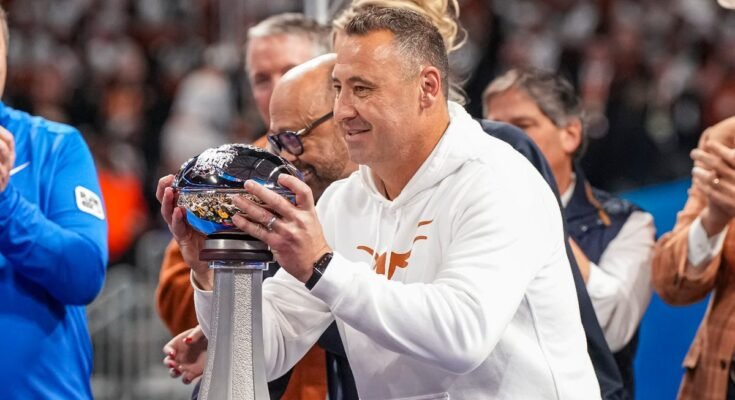 Valmentajakysely luokittelee Texas Longhornsin esikauden nro 1 ensimmäistä kertaa
