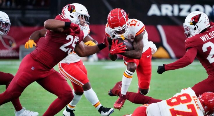 Arizona Cardinals -pelaajat katsomaan ensimmäisessä kauden esikatselussa kokkeja vastaan