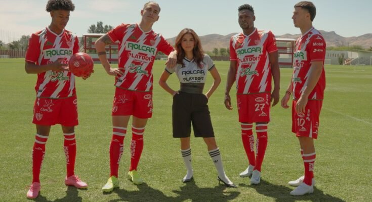 Eva Longoria investoida Meksikon jalkapallon kulttuuriin "Necaxa"