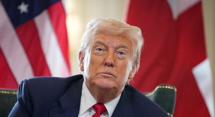 Donald Trump määrää "poliittisesti motivoituneen" tukahduttamisen.