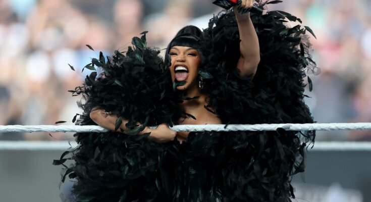 Cardi B tuo draaman joukko WWE: n SummerSlamia
