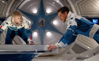 THE FANTASTIC FOUR: FIRST STEPS, (aka THE FANTASTIC FOUR), from left: Joseph Quinn as Johnny Storm / Human Torch, Pedro Pascal as Reed Richards / Mister Fantastic, 2025. ph: Jay Maidment / © Marvel / © Walt Disney Studios Motion Pictures / Courtesy Everett Collection