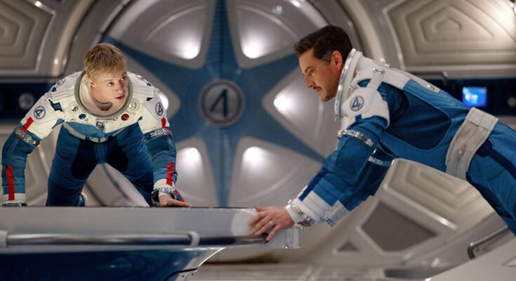 THE FANTASTIC FOUR: FIRST STEPS, (aka THE FANTASTIC FOUR), from left: Joseph Quinn as Johnny Storm / Human Torch, Pedro Pascal as Reed Richards / Mister Fantastic, 2025. ph: Jay Maidment / © Marvel / © Walt Disney Studios Motion Pictures / Courtesy Everett Collection
