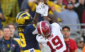 Michigan Wolverines -jalkapalloturvallisuus Rod Moore Moore on puolustanut upeasti kulkua Alabamaa vastaan vuonna 2023.