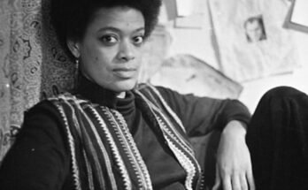 Toni Cade Bambara -koulu järjestää "Review