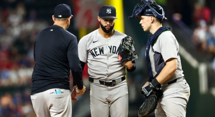 Aaron Boone de Yankees puhuu