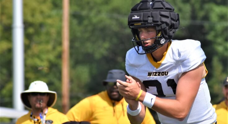Missourin jalkapallo, kirjoittanut Darris Smith 'Hungry' palatakseen ACL -kyyneleen jälkeen