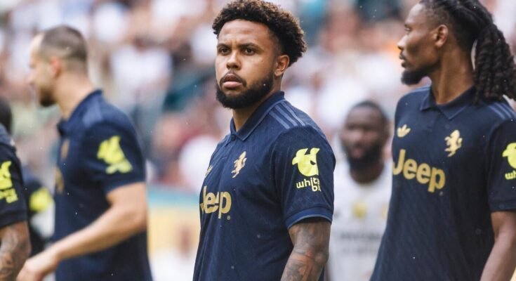 Serie A -kauden aikana kadun kulmassa Juventuksen kesätaisteluja ei ole vielä korjattu