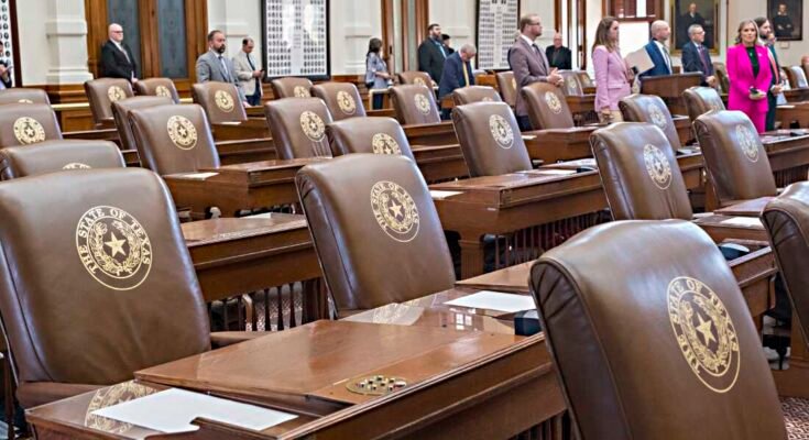 Kamarin demokraateihin kuuluvat tyhjät tuolit pysyvät tyhjinä istuntokutsun aikana valtion pääkaupunkiin tiistaina 5. elokuuta 2025 Austinissa, Texasissa.