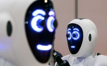 Excelissä 30. toukokuuta 2023 Lontoossa, Englannissa, Pari 1x Androids -pari on esillä Kansainvälisessä robotiikka- ja automaatiokonferenssissa (ICRA).