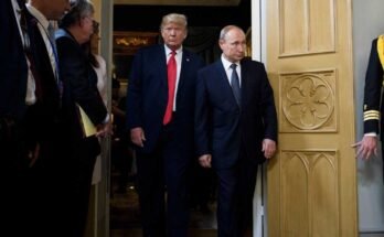 Yhdysvaltain presidentti Donald Trump (C -keskus) ja Venäjän presidentti Vladimir Putin (keskus R) saapuvat kokoukseen Suomen presidentin palatsissa 16. heinäkuuta 2018 Helsingissä, Suomessa.