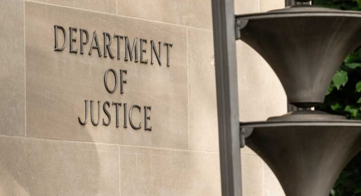 Oikeusministeriön rakennus nähtiin 20. heinäkuuta 2025 Washington DC: ssä, jaoston valvontakomitea julkaisi DOJ: lle kutsun Jeffrey Epsteinin tutkimukseen liittyvästä tiedostoista.