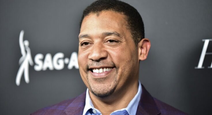 NFLPA kääntyy David Whitein, joka sijoittui toiseksi Lloyd Howellin takana, aktiivisena toimitusjohtajana