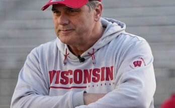 Loukkaava linjavalmentaja Jack Bicknell tarjoaa ainutlaatuisen korvausstrategian WVU: lle